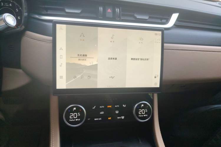 Used Jaguar XFL 2021 XFL 2.0T P250 Two-Wheel-Drive Luxury Deluxe Edition Audio And AC Panel