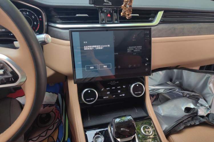 Used Jaguar XFL 2021 XFL 2.0T P250 Two-Wheel-Drive Luxury Deluxe Edition Audio And AC Panel