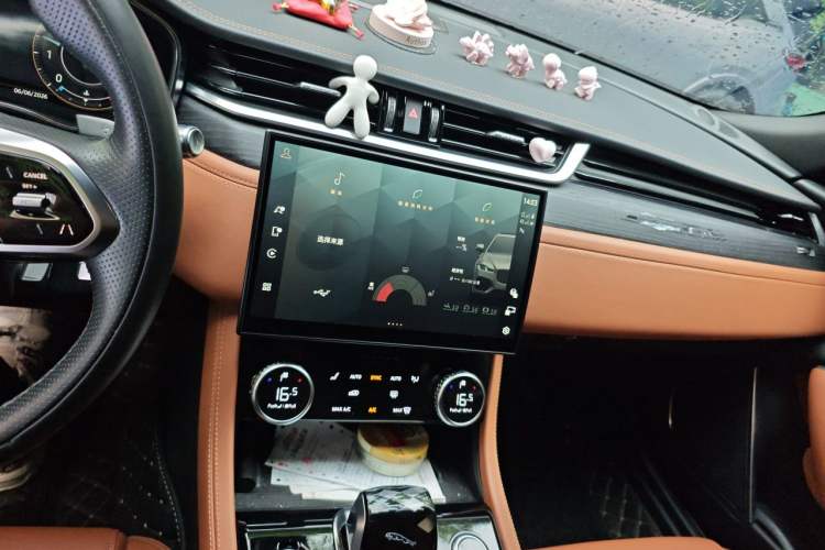 Used Jaguar XFL 2021 XFL 2.0T P250 Two-Wheel-Drive Elite Sport Edition Audio And AC Panel