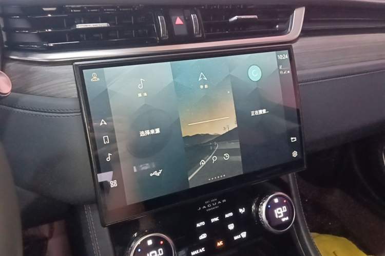 Used Jaguar XFL 2021 XFL 2.0T P200 Two-Wheel-Drive Elite Luxury Edition Audio And AC Panel