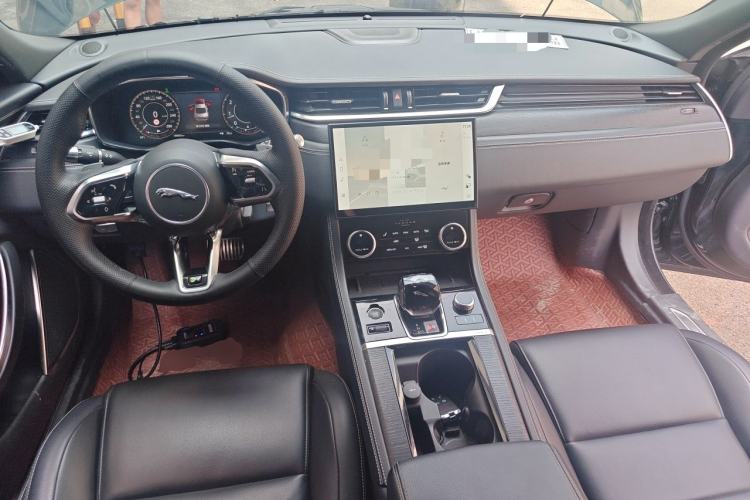 Used Jaguar XFL 2021 XFL 2.0T P250 All-Wheel-Drive Shimmering Black Sport Edition Center Console