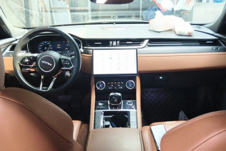 Used Jaguar XFL 2021 XFL 2.0T P250 Two-Wheel-Drive Elite Sport Edition Center Console