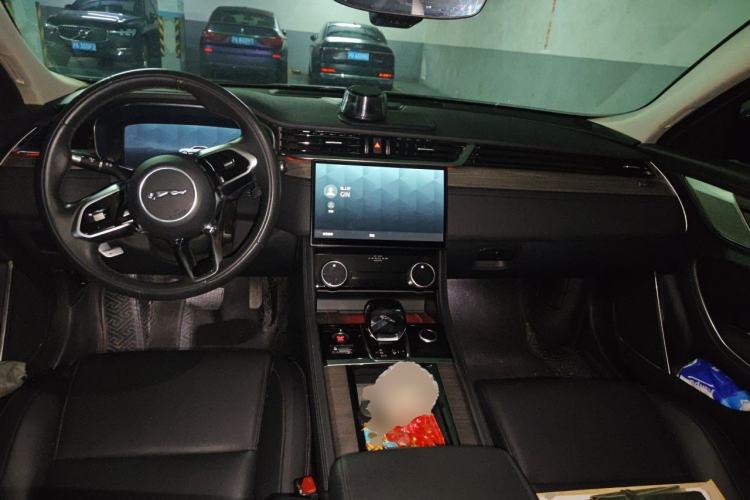 Used Jaguar XFL 2021 XFL 2.0T P200 Two-Wheel-Drive Elite Luxury Edition Center Console