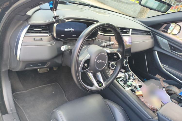 Used Jaguar XFL 2021 XFL 2.0T P300 All-Wheel-Drive Flagship Sport Edition Center Console