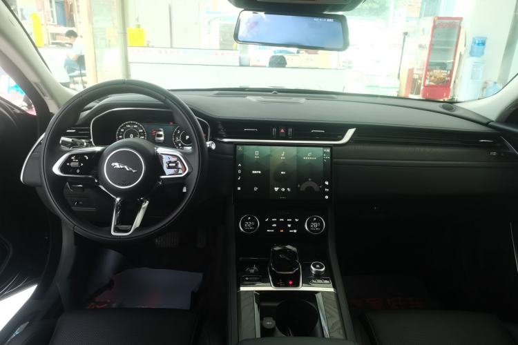 Used Jaguar XFL 2021 XFL 2.0T P250 Two-Wheel-Drive Luxury Deluxe Edition Center Console