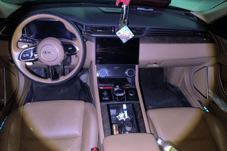 Used Jaguar XFL 2021 XFL 2.0T P250 Two-Wheel-Drive Luxury Deluxe Edition Center Console