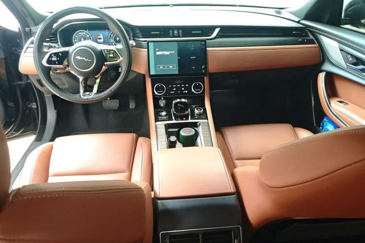 Used Jaguar XFL 2021 XFL 2.0T P250 Two-Wheel-Drive Elite Sport Edition Center Console