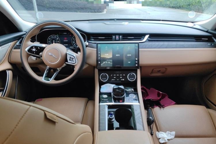 Used Jaguar XFL 2021 XFL 2.0T P250 Two-Wheel-Drive Luxury Deluxe Edition Center Console
