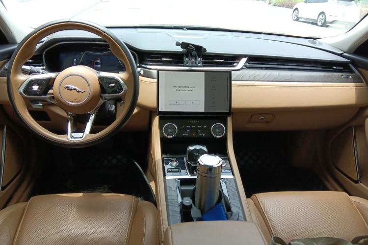 Used Jaguar XFL 2021 XFL 2.0T P250 Two-Wheel-Drive Luxury Deluxe Edition Center Console
