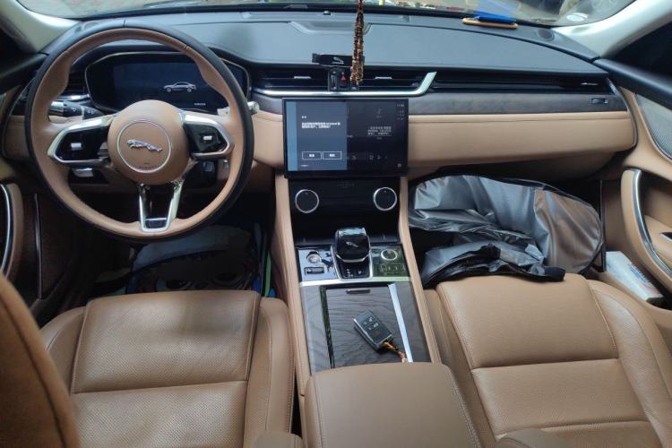 Used Jaguar XFL 2021 XFL 2.0T P250 Two-Wheel-Drive Luxury Deluxe Edition Center Console