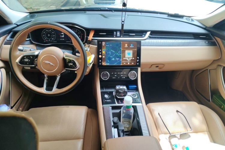 Used Jaguar XFL 2021 XFL 2.0T P250 Two-Wheel-Drive Luxury Deluxe Edition Center Console