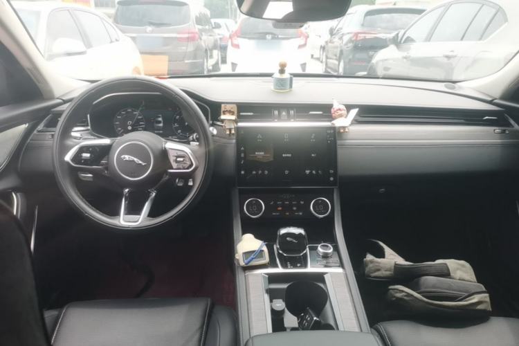 Used Jaguar XFL 2021 XFL 2.0T P200 Two-Wheel-Drive Elite Luxury Edition Center Console