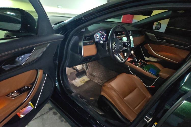 Used Jaguar XFL 2021 XFL 2.0T P250 All-Wheel-Drive Shimmering Black Sport Edition Driver Seat