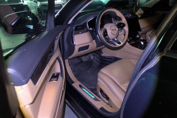 Used Jaguar XFL 2021 XFL 2.0T P250 Two-Wheel-Drive Luxury Deluxe Edition Driver Seat