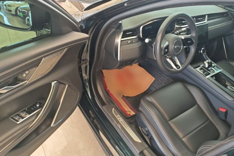 Used Jaguar XFL 2021 XFL 2.0T P250 All-Wheel-Drive Shimmering Black Sport Edition Driver Seat
