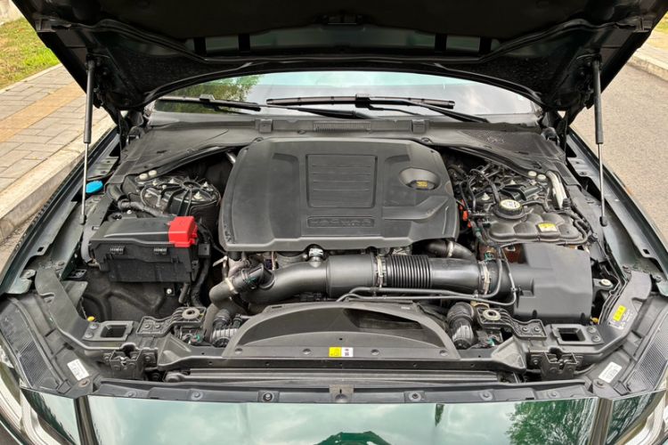 Used Jaguar XFL 2021 XFL 2.0T P250 Two-Wheel-Drive Elite Sport Edition Engine Bay