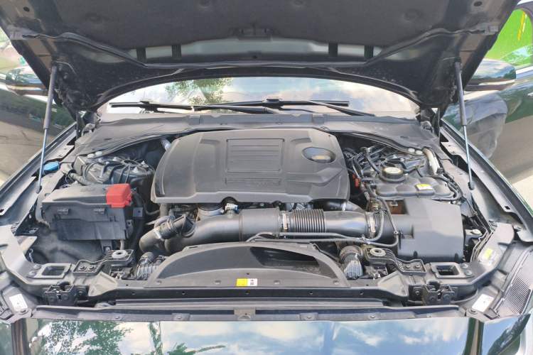 Used Jaguar XFL 2021 XFL 2.0T P300 All-Wheel-Drive Flagship Sport Edition Engine Bay