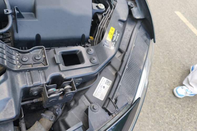 Used Jaguar XFL 2021 XFL 2.0T P300 All-Wheel-Drive Flagship Sport Edition Engine Bay Left