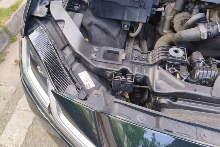 Used Jaguar XFL 2021 XFL 2.0T P300 All-Wheel-Drive Flagship Sport Edition Engine Bay Right