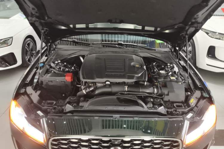 Used Jaguar XFL 2021 XFL 2.0T P250 Two-Wheel-Drive Luxury Deluxe Edition Engine Bay