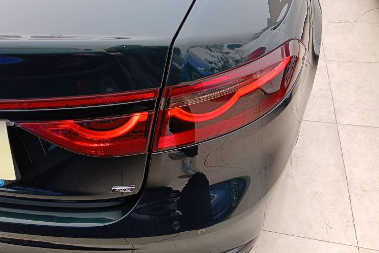 Used Jaguar XFL 2021 XFL 2.0T P250 All-Wheel-Drive Shimmering Black Sport Edition Exterior 6