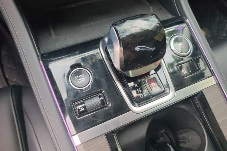 Used Jaguar XFL 2021 XFL 2.0T P200 Two-Wheel-Drive Elite Luxury Edition Gear Lever