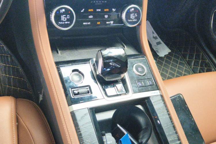 Used Jaguar XFL 2021 XFL 2.0T P250 Two-Wheel-Drive Elite Sport Edition Gear Lever