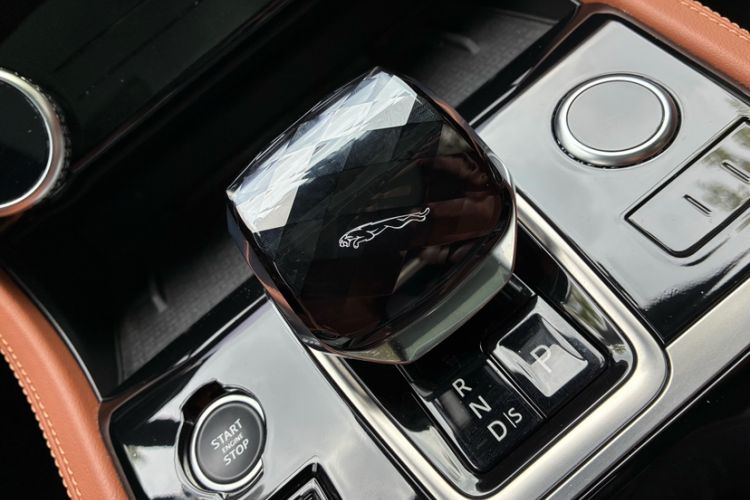 Used Jaguar XFL 2021 XFL 2.0T P250 Two-Wheel-Drive Elite Sport Edition Gear Lever