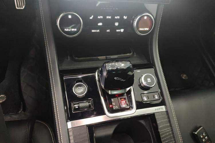 Used Jaguar XFL 2021 XFL 2.0T P250 Two-Wheel-Drive Elite Sport Edition Gear Lever