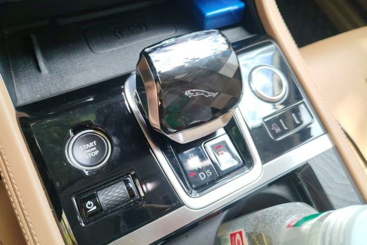 Used Jaguar XFL 2021 XFL 2.0T P250 Two-Wheel-Drive Luxury Deluxe Edition Gear Lever