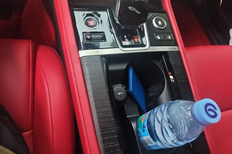 Used Jaguar XFL 2021 XFL 2.0T P250 All-Wheel-Drive Shimmering Black Sport Edition Gear Lever