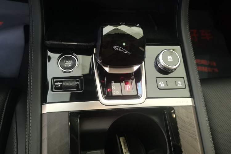 Used Jaguar XFL 2021 XFL 2.0T P250 Two-Wheel-Drive Luxury Deluxe Edition Gear Lever
