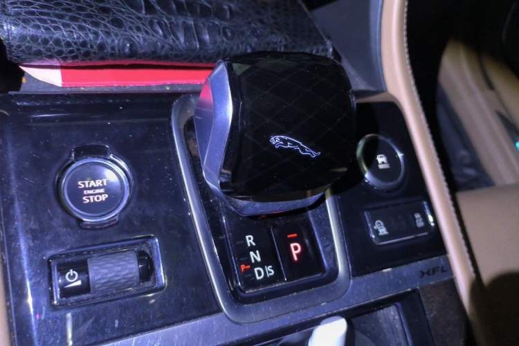Used Jaguar XFL 2021 XFL 2.0T P250 Two-Wheel-Drive Luxury Deluxe Edition Gear Lever