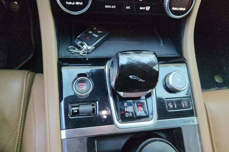 Used Jaguar XFL 2021 XFL 2.0T P250 Two-Wheel-Drive Luxury Deluxe Edition Gear Lever