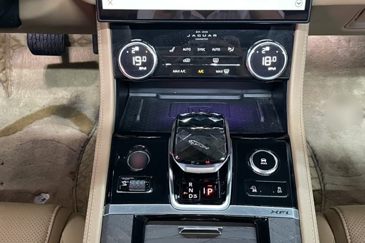 Used Jaguar XFL 2021 XFL 2.0T P250 Two-Wheel-Drive Luxury Deluxe Edition Gear Lever