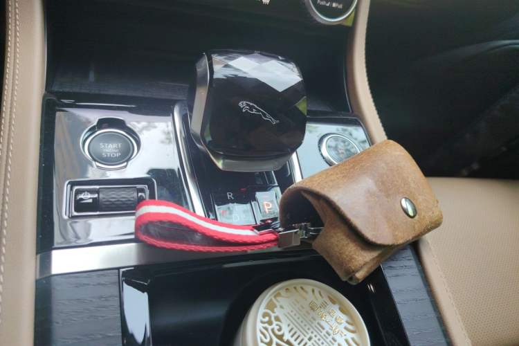 Used Jaguar XFL 2021 XFL 2.0T P250 Two-Wheel-Drive Luxury Deluxe Edition Gear Lever