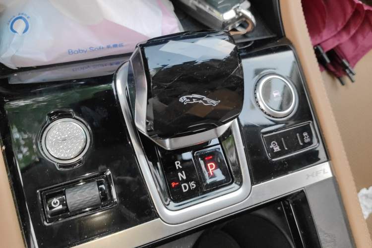 Used Jaguar XFL 2021 XFL 2.0T P250 Two-Wheel-Drive Luxury Deluxe Edition Gear Lever
