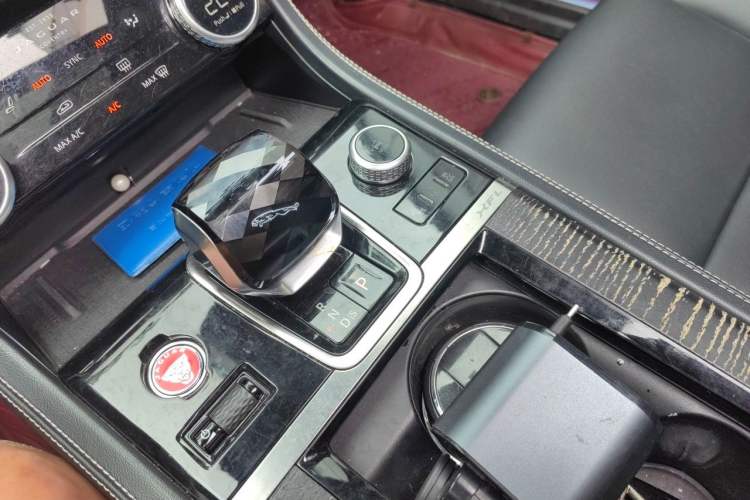 Used Jaguar XFL 2021 XFL 2.0T P250 Two-Wheel-Drive Elite Sport Edition Gear Lever