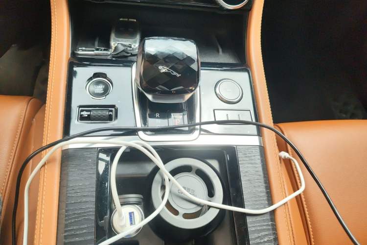 Used Jaguar XFL 2021 XFL 2.0T P250 Two-Wheel-Drive Elite Sport Edition Gear Lever