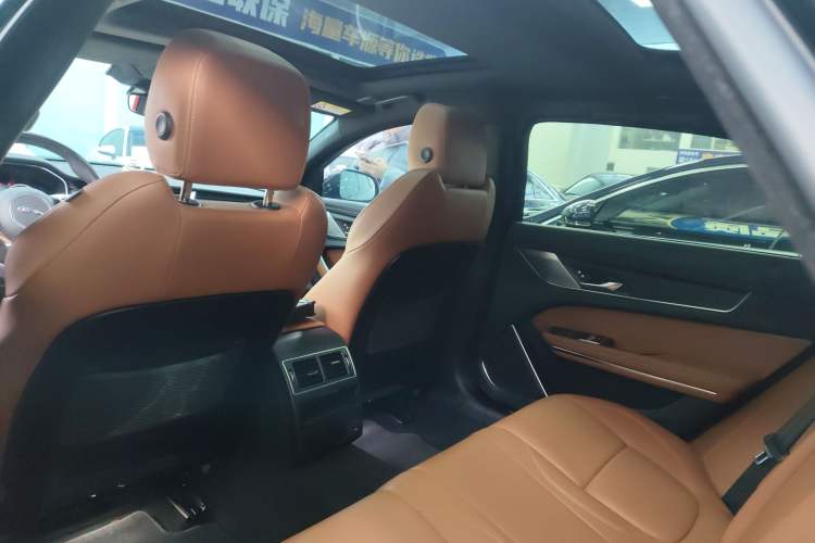 Used Jaguar XFL 2021 XFL 2.0T P250 All-Wheel-Drive Shimmering Black Sport Edition Headliner