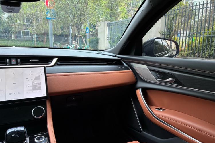 Used Jaguar XFL 2021 XFL 2.0T P250 Two-Wheel-Drive Elite Sport Edition Interior 2