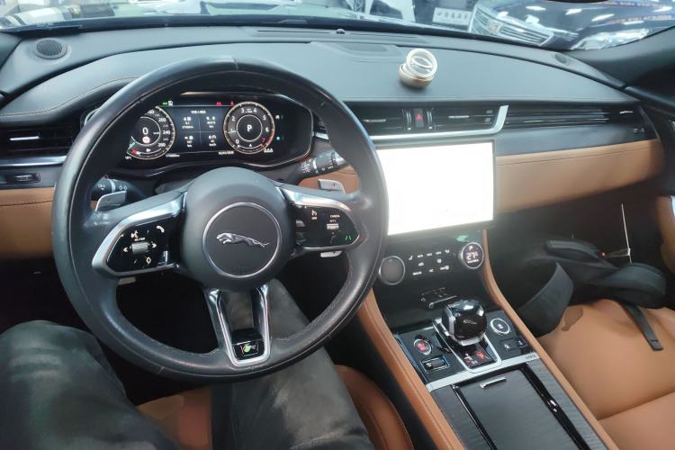 Used Jaguar XFL 2021 XFL 2.0T P250 All-Wheel-Drive Shimmering Black Sport Edition Interior 2