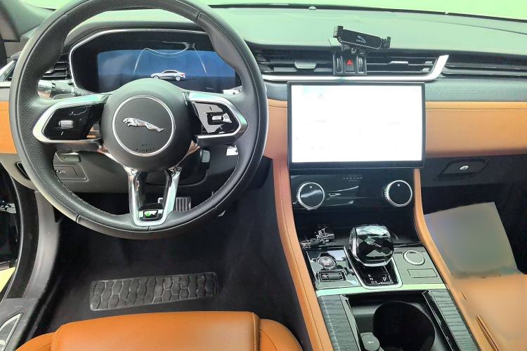 Used Jaguar XFL 2021 XFL 2.0T P250 All-Wheel-Drive Shimmering Black Sport Edition Interior 3