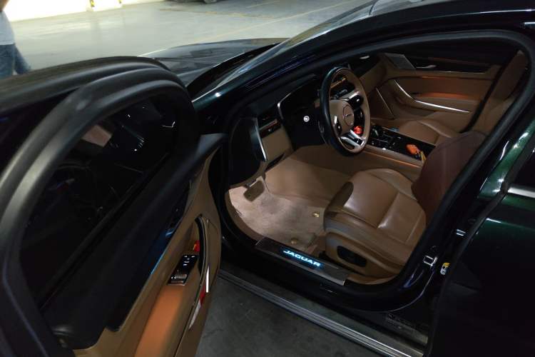 Used Jaguar XFL 2021 XFL 2.0T P250 Two-Wheel-Drive Luxury Deluxe Edition Interior 3