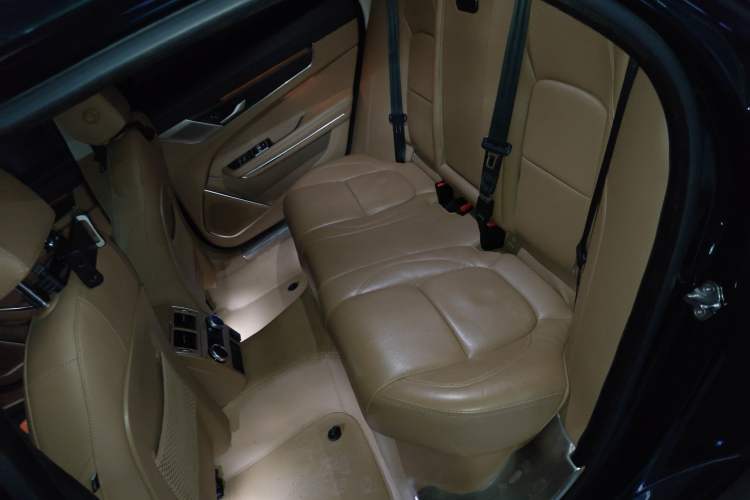 Used Jaguar XFL 2021 XFL 2.0T P250 Two-Wheel-Drive Luxury Deluxe Edition Interior 4