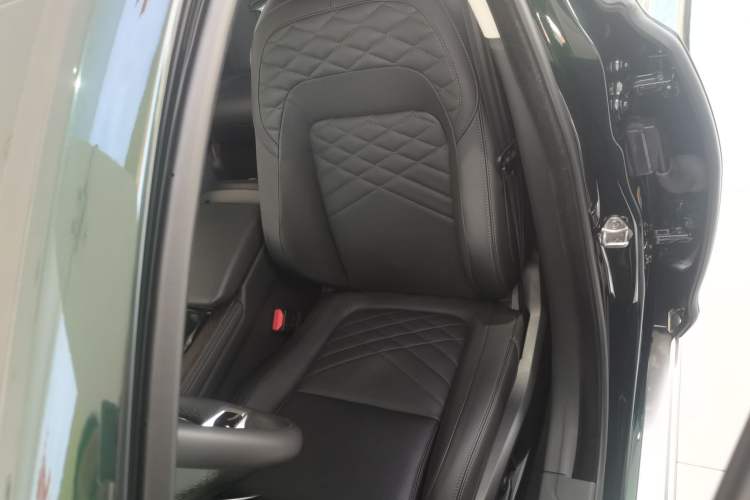 Used Jaguar XFL 2021 XFL 2.0T P250 Two-Wheel-Drive Luxury Deluxe Edition Left Front Seat