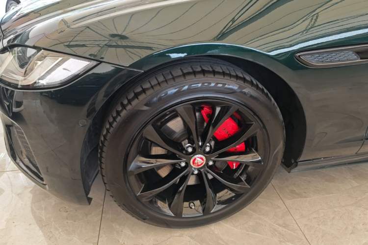 Used Jaguar XFL 2021 XFL 2.0T P250 All-Wheel-Drive Shimmering Black Sport Edition Left Front Wheel Hub
