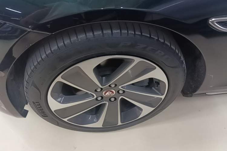 Used Jaguar XFL 2021 XFL 2.0T P200 Two-Wheel-Drive Elite Luxury Edition Left Front Wheel Hub