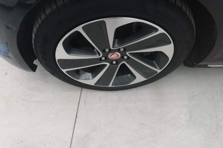 Used Jaguar XFL 2021 XFL 2.0T P200 Two-Wheel-Drive Elite Luxury Edition Left Front Wheel Hub