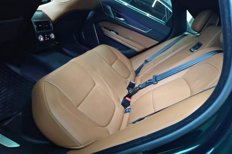 Used Jaguar XFL 2021 XFL 2.0T P300 All-Wheel-Drive Flagship Sport Edition Left Rear Seat